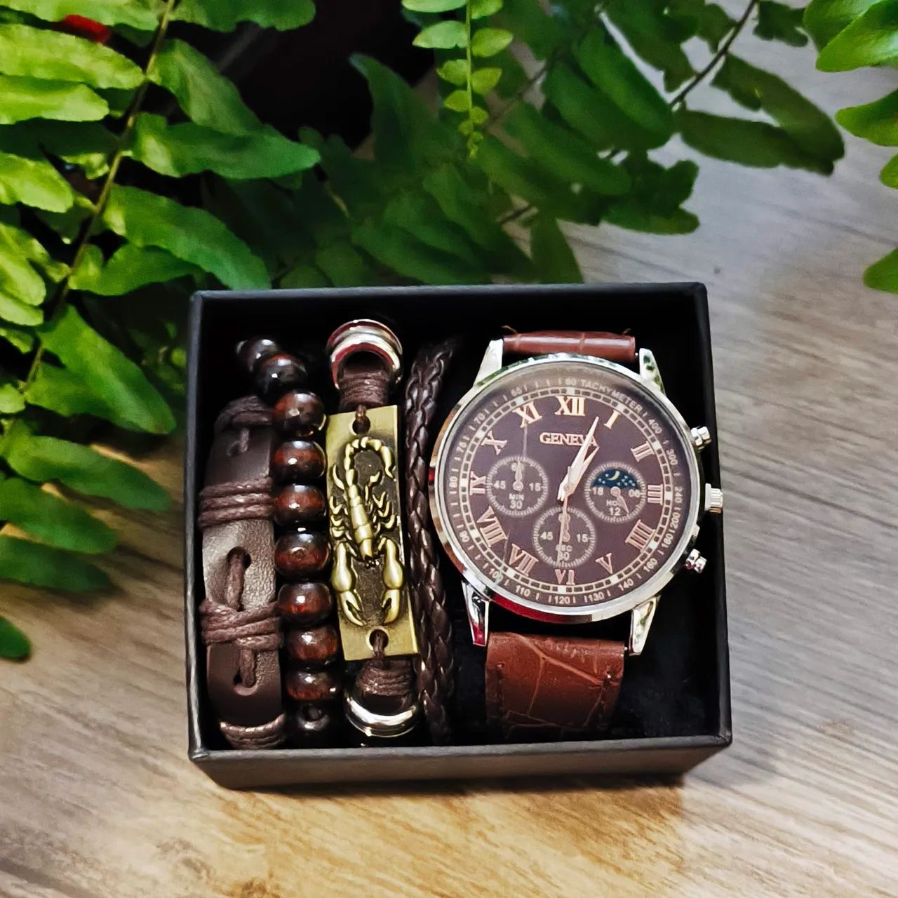Kit Relógio Masculino Geneva Marrom + Pulseiras (Com detalhe no vidro)