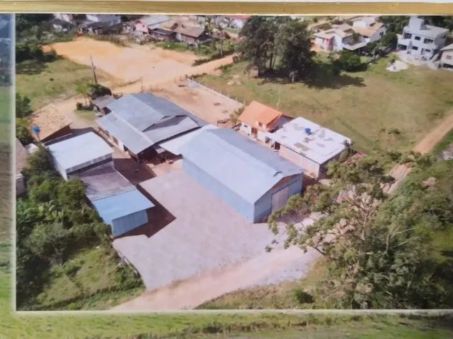 Imovél comercial 1.800 m2 com galpões e residencia