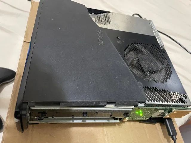 xbox 360 slim somente o console funcionando