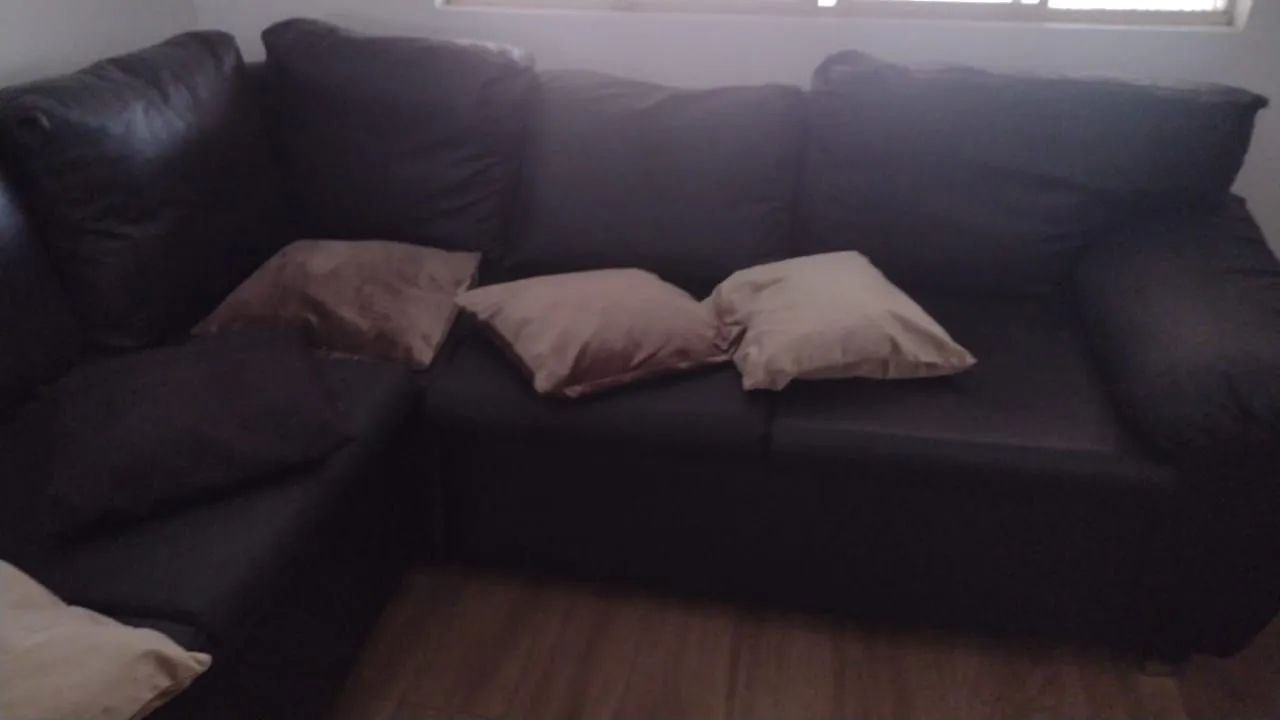 Sofá  de canto preto curvin - Foto 2