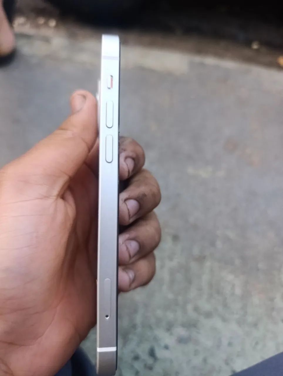 iPhone 12 com a traseira tincada e a película trincada - Foto 3