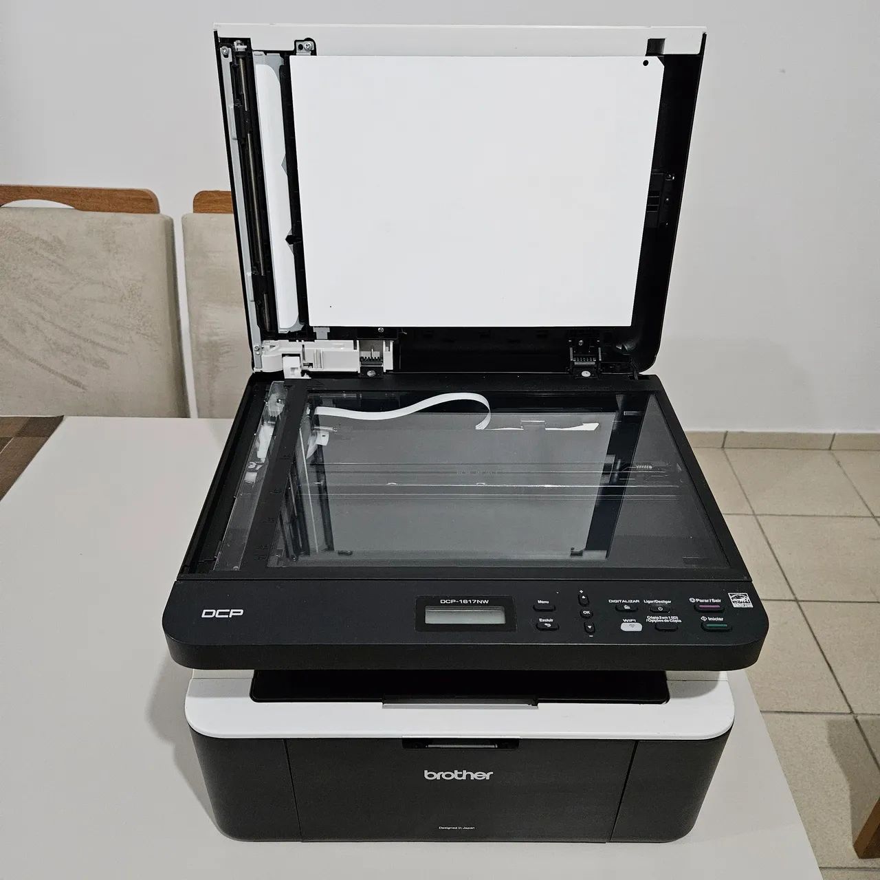 Impressora multifuncional monocromática Brother DCP DCP-1617NW - Foto 4
