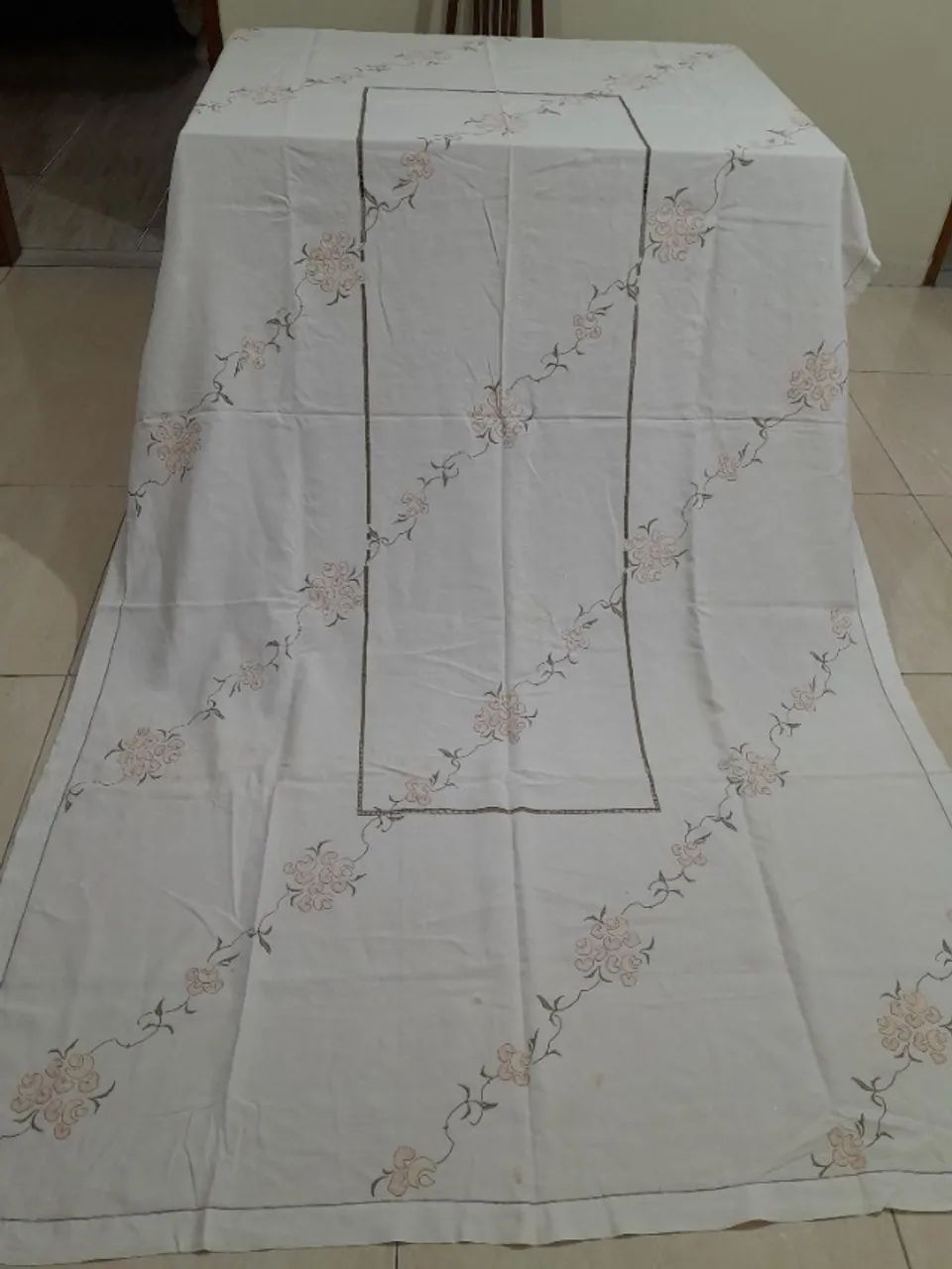 Toalha de mesa bordada  - Foto 2