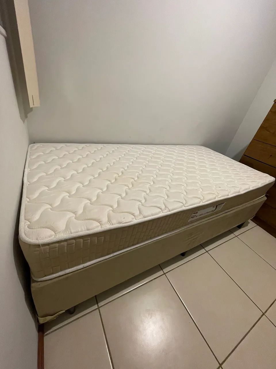 Cama box solteiro D33 novinha!!