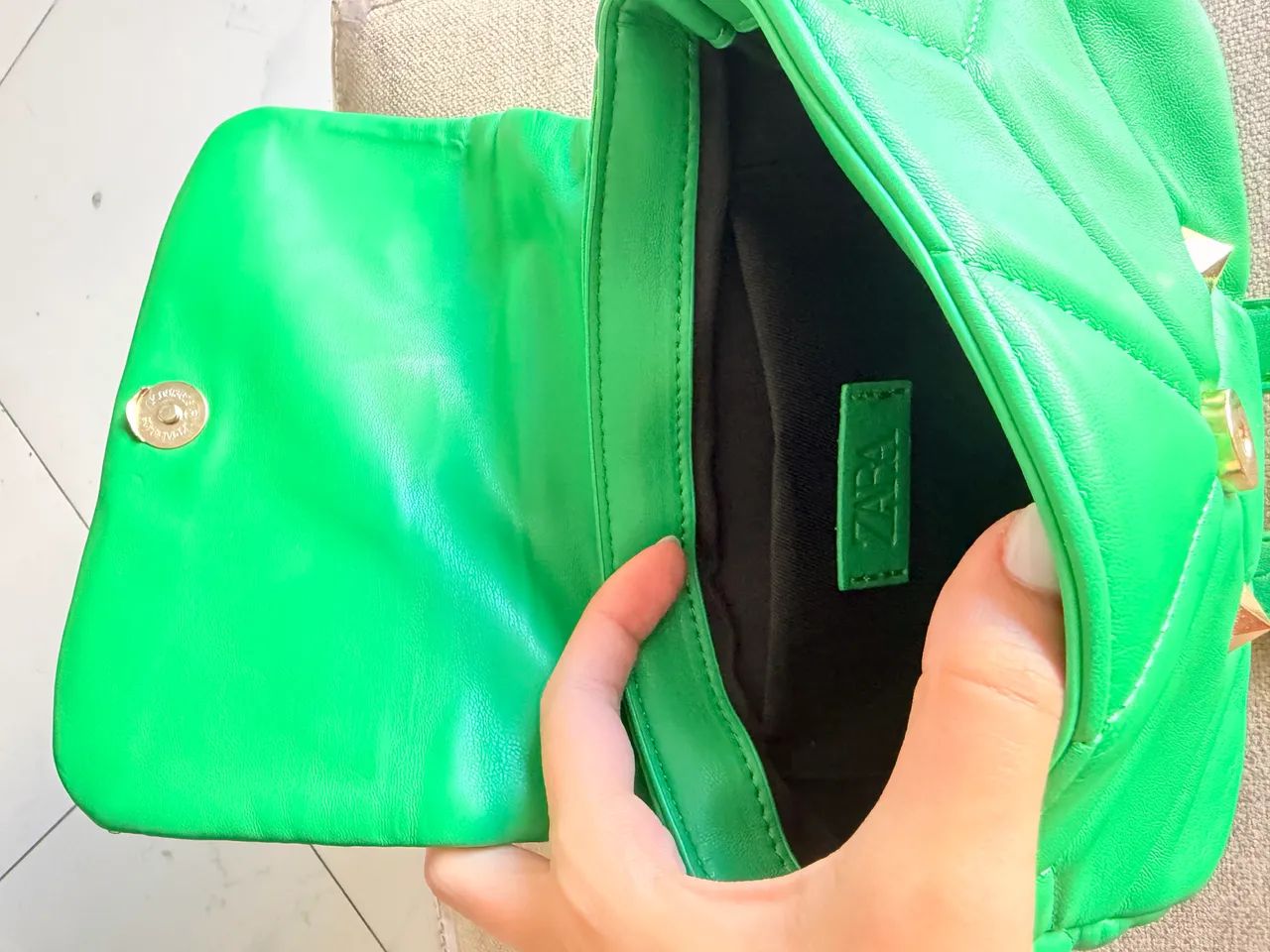 Bolsa ZARA verde e dourado - Foto 5