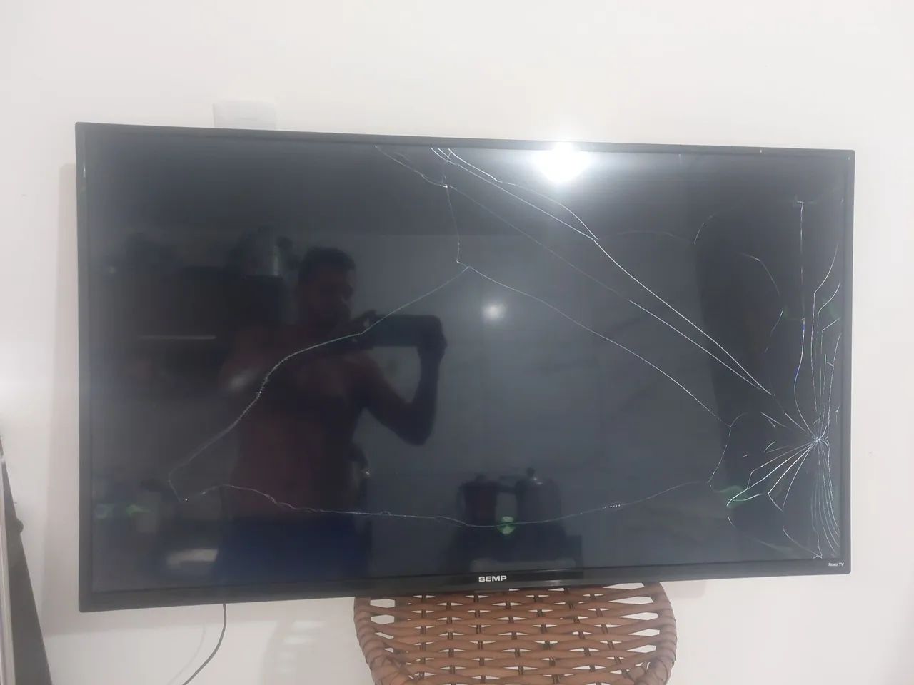 Duas TVs com defeito na tela  - Foto 3