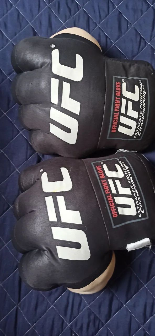 Pantufa Pelúcia Luva Gigante Ufc