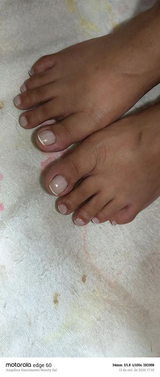 Cabeleireira, manicure e pedicure 