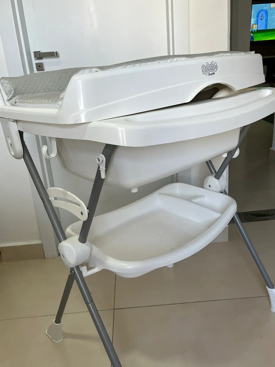 Vende-se banheira com trocador  - Foto 3
