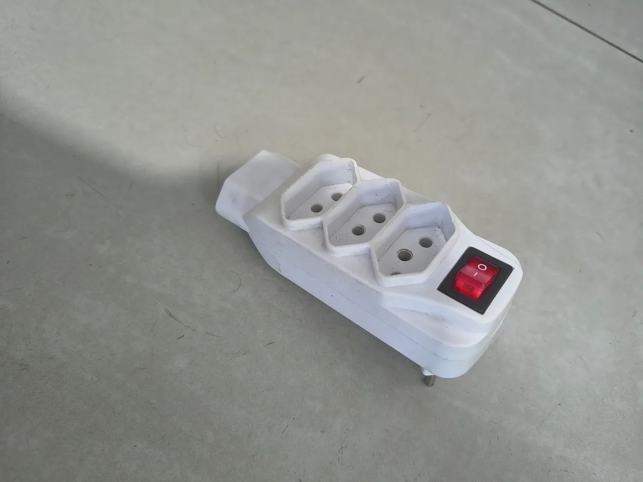 Adaptador de tomada 4 saídas (2 unidades diferentes)