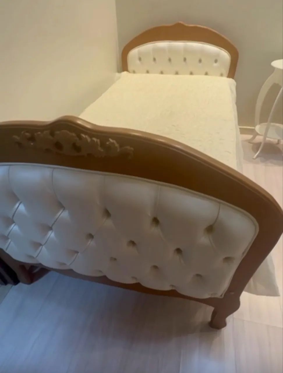 Berço em madeira maciça com Captone, mais Cama auxiliar - Foto 4