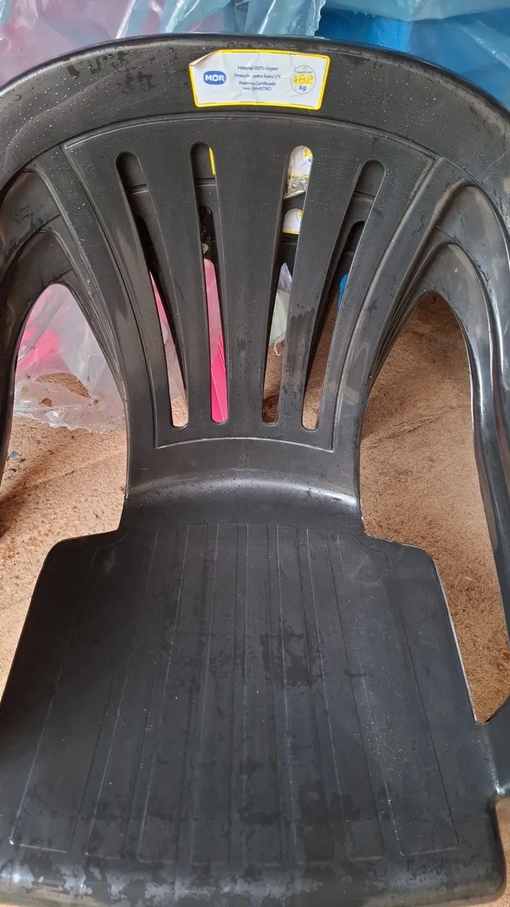 Cadeira de plástico capacidade para 182 quilos  - Foto 3