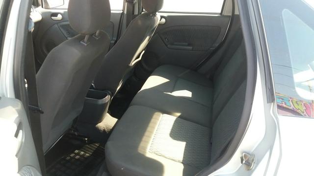 Ford Fiesta Sedan 1.6 2005 - Foto 6