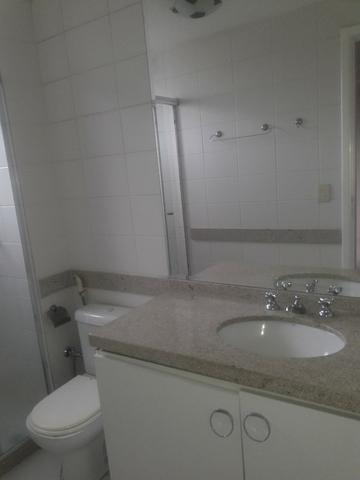 Excelente Apto. de 4 suítes sendo uma Master com Closet na Ponta Negra. - Foto 15