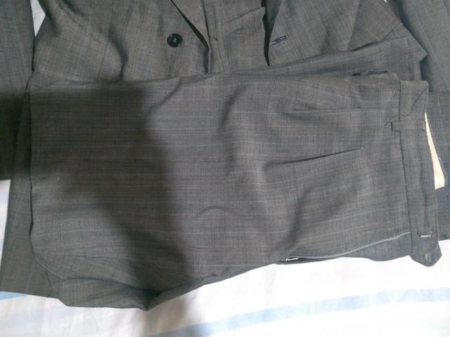 Terno: Calça N° 36 e Blazer N° 42 . Blazer preto: N° 44 + 2 gravatas