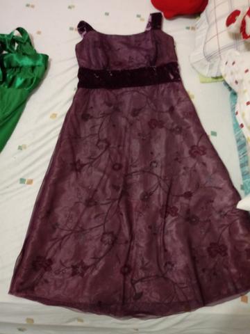 Vende-se vestidos