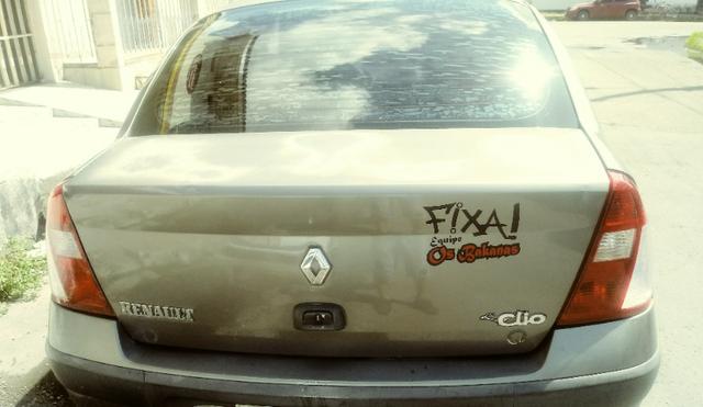 Clio Sedan p/ retirada de peças - Foto 2
