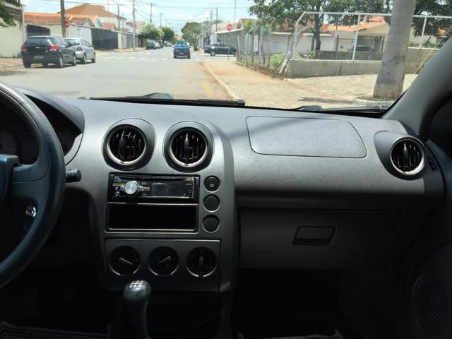 Ford Fiesta Hatch - Foto 6
