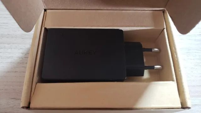 Carregador turbocharge 3 usb Aukey