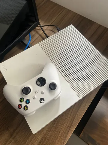 Microsoft Xbox One S 1TB Branca Usada c/ 2 comandos (inclui 3