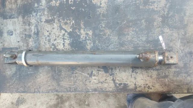 Cilindro Hidraulico articulação caçamba frontal ?H? New Holland B90B p/n *  - Foto 4