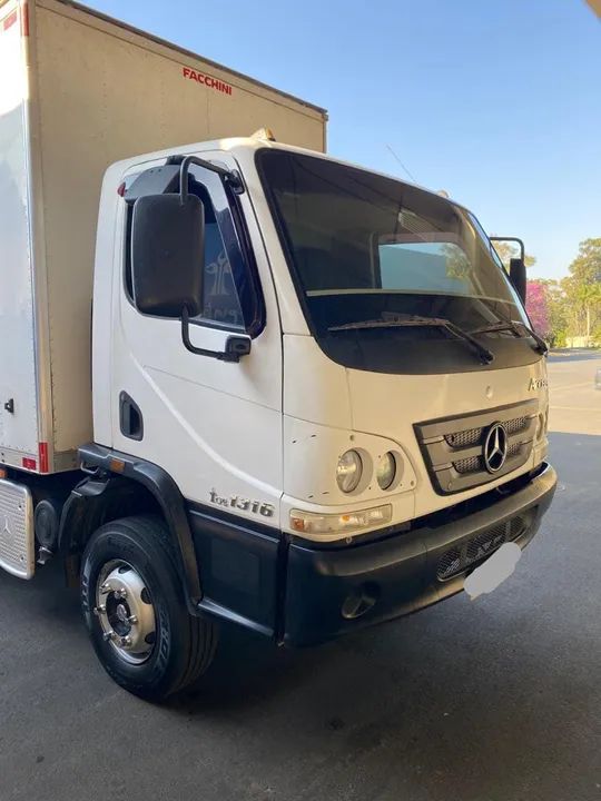Mb acello. 13 16. Truck. Bau   Ano. 2016.