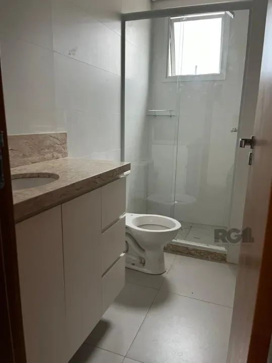 Libertas Imobiliária aluga!Ótimo apartamento no Menino Deus, de 2 dormitórios e vaga. Poss - Foto 5