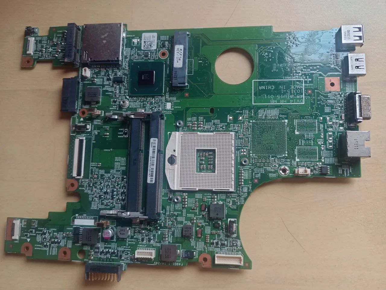 Placa mãe notebook Dell Inspiron 14 modelo p22g  - Foto 2