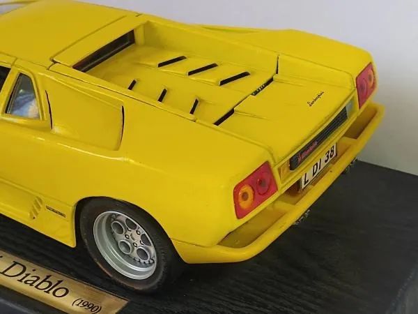 Miniatura Lamborghini Diablo 1990 Maisto 1/18 (com Base) - Foto 2