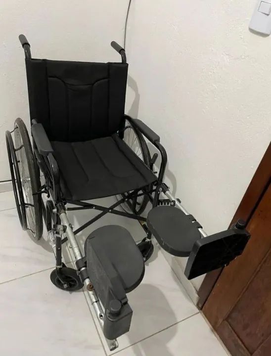 Cadeira de rodas com elevação das pernas - Foto 3