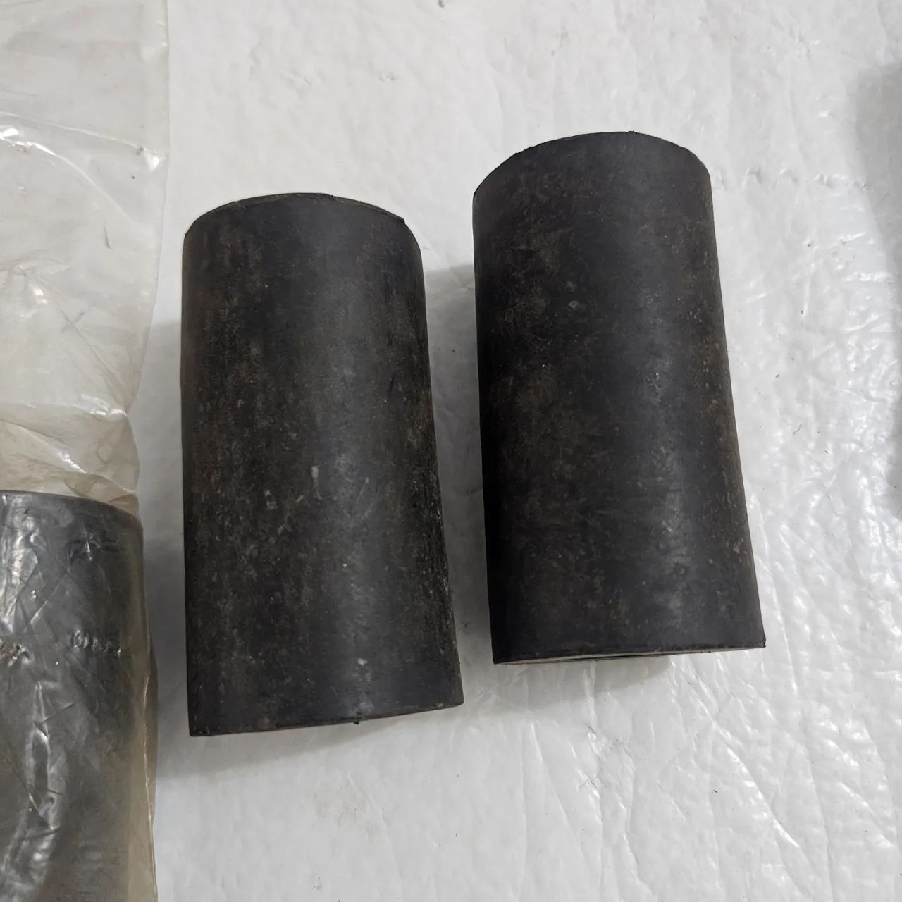 Trator esteira caterpillar D7 D8 D9 coxim roda guia novo 4F5003 - Foto 3