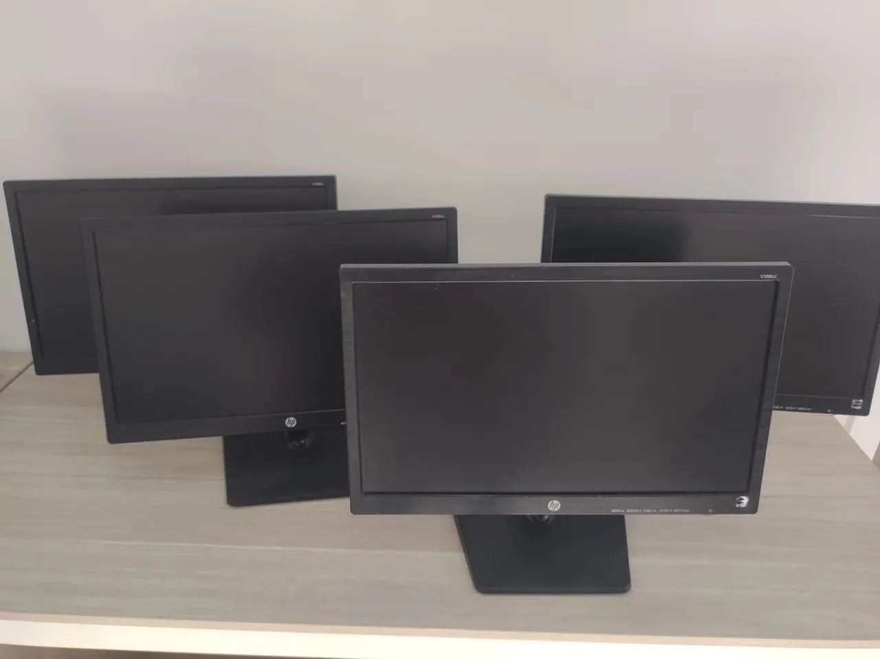 Monitor 19" R$150,00 c/ detalhe