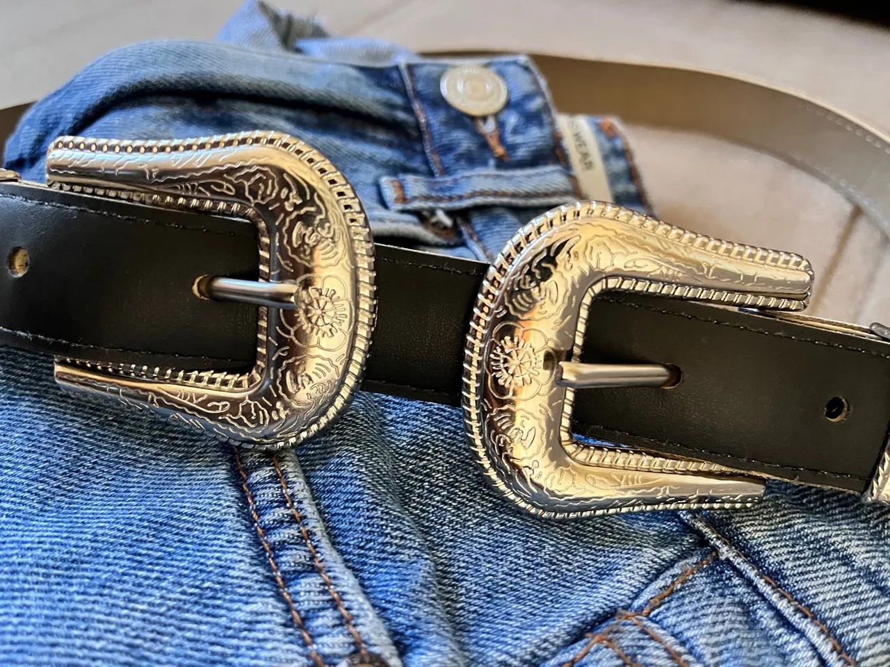 Cinto preto de duas fivelas - Foto 3