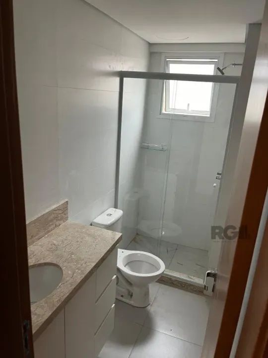 Libertas Imobiliária aluga!Ótimo apartamento no Menino Deus, de 2 dormitórios e vaga. Poss - Foto 6