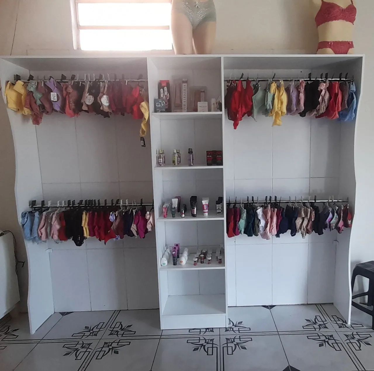 Arara com armario para loja. Castanhal