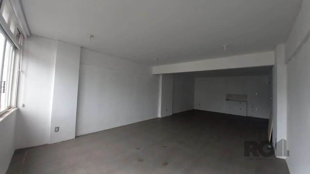 Coliseu vende sala com ótima localização, em andar alto, piso porcelanato, banheiro, esper - Foto 4