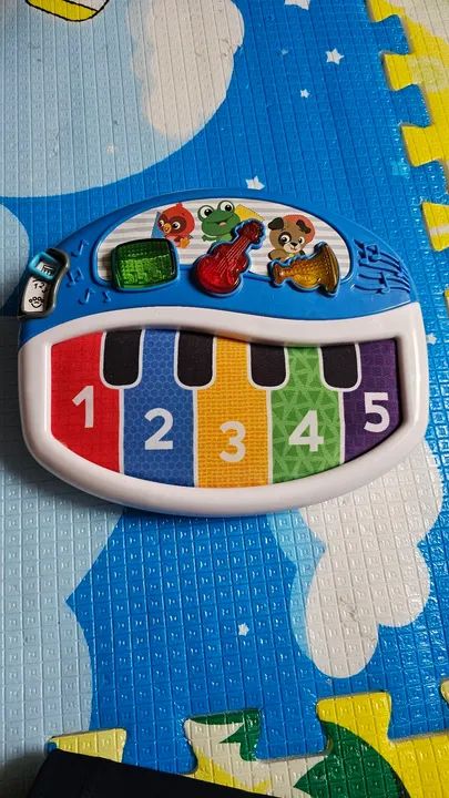 Piano play baby einstein