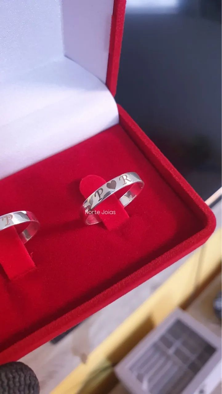 Alianças de Prata com Iniciais e Coração, Namoro