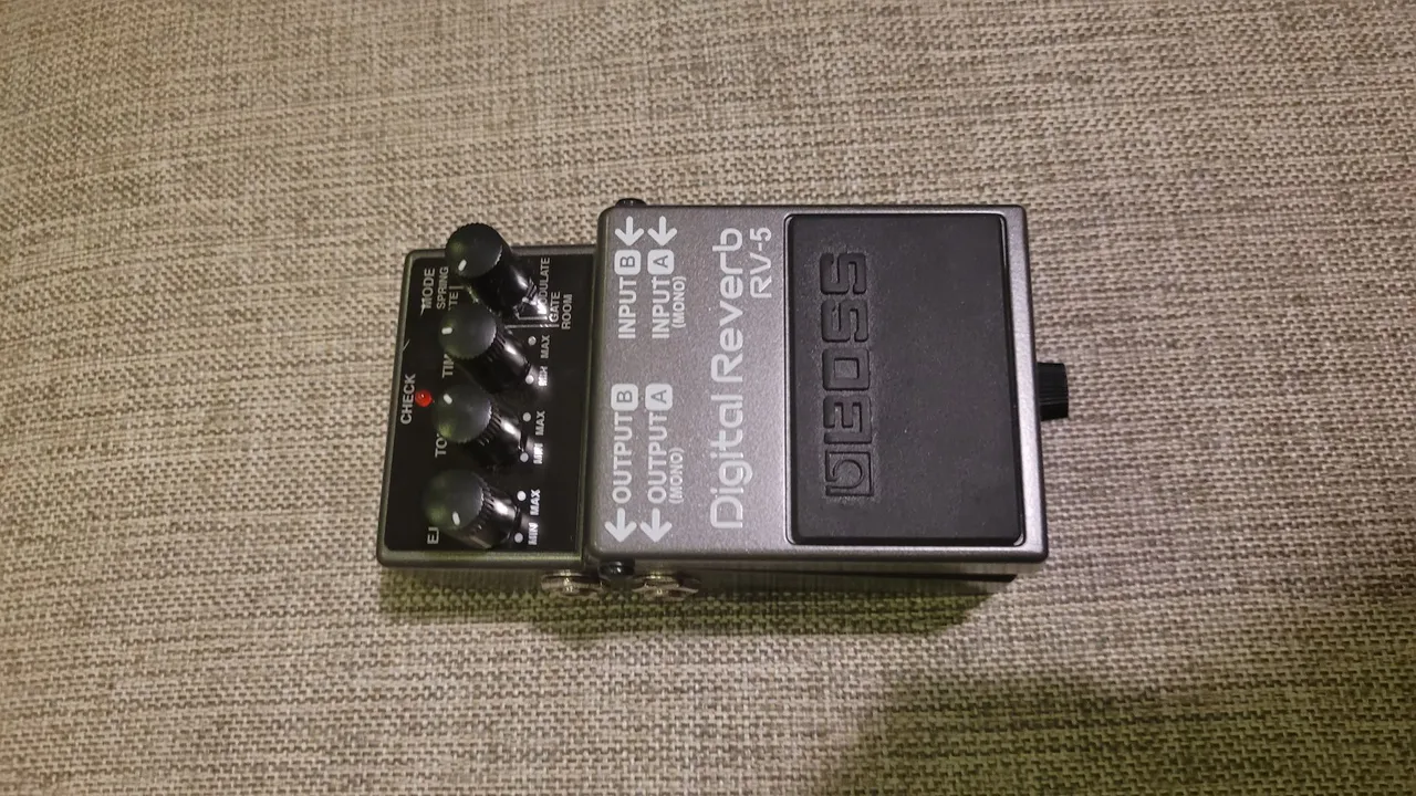 Pedal Boss RV-5 Digital Reverb Usado apenas 2x