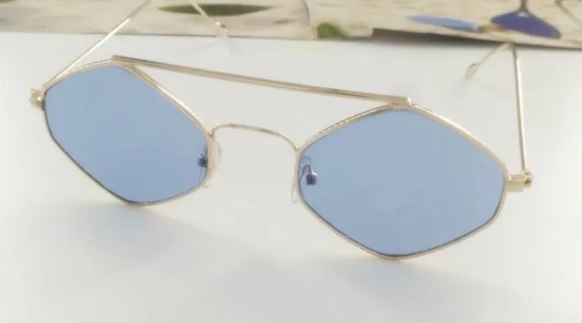 Óculos de Sol Hexagonal com Lentes Azuis