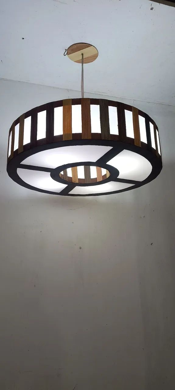 Lustre de madeira com cúpula redonda - Foto 4