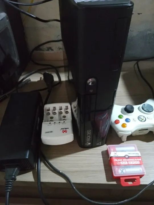 Vendo um exbox 360 desbloqueado com 33 jogos 600 reais troco em celular  - Foto 2