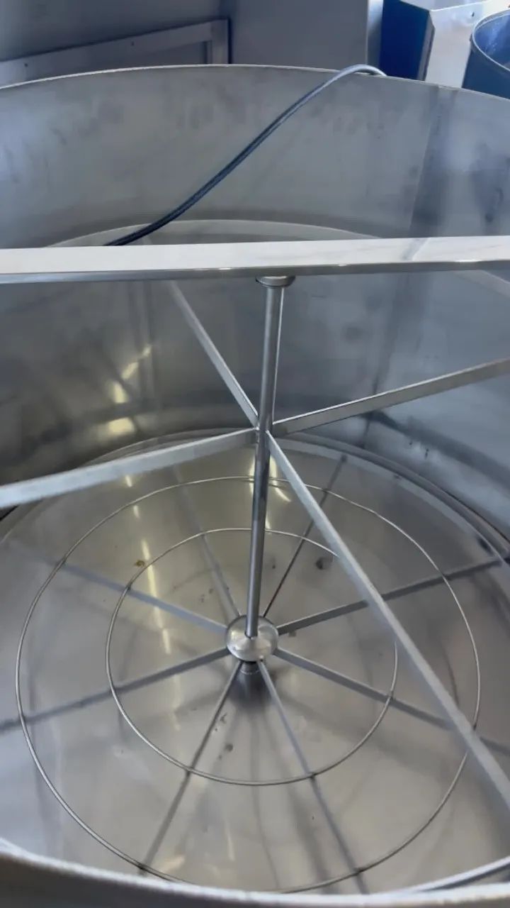 Centrífuga de mel Empório Inox 32 quadros - Foto 3