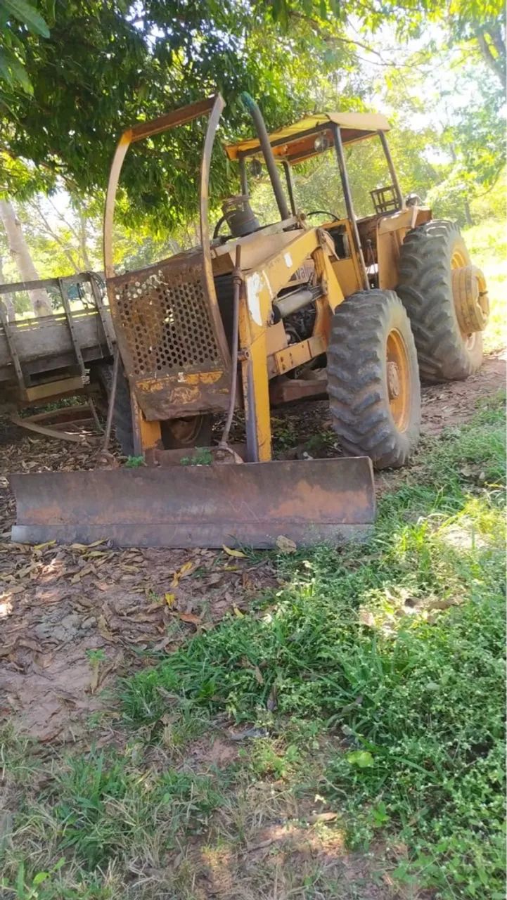Trator valmet 148, 12X32 com acessórios 