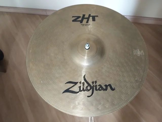 Set de pratos Zildjian ZHT + Pratos Meinl Top D+ com Bag Zildjian (Preço de Desapego) - Foto 4