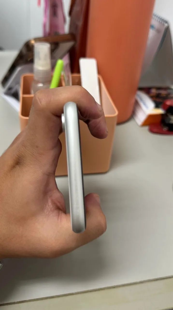Iphone Xr, 64gb com caixa e carregador, celular bem conservado  - Foto 5
