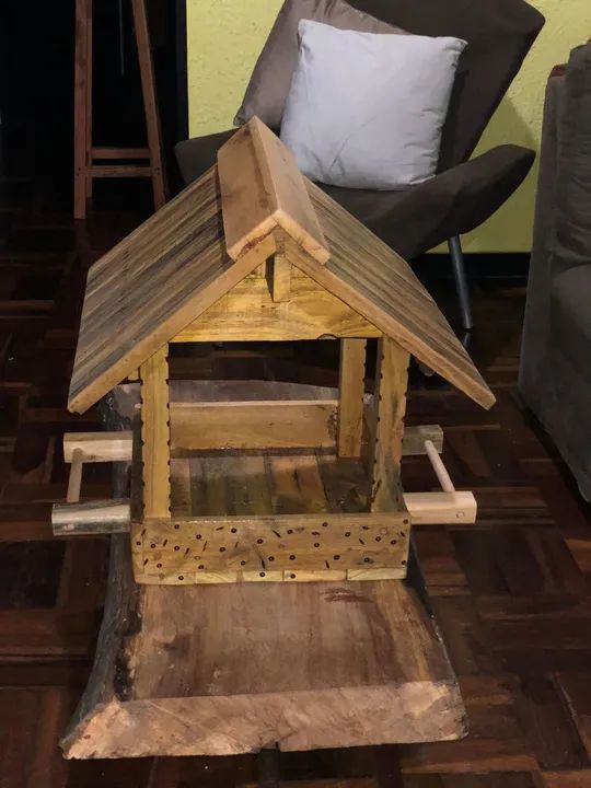 Alimentador de Passarinho em Madeira - Foto 2