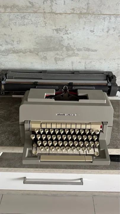 Máquina de escrever Olivetti Linea 98 - Foto 4
