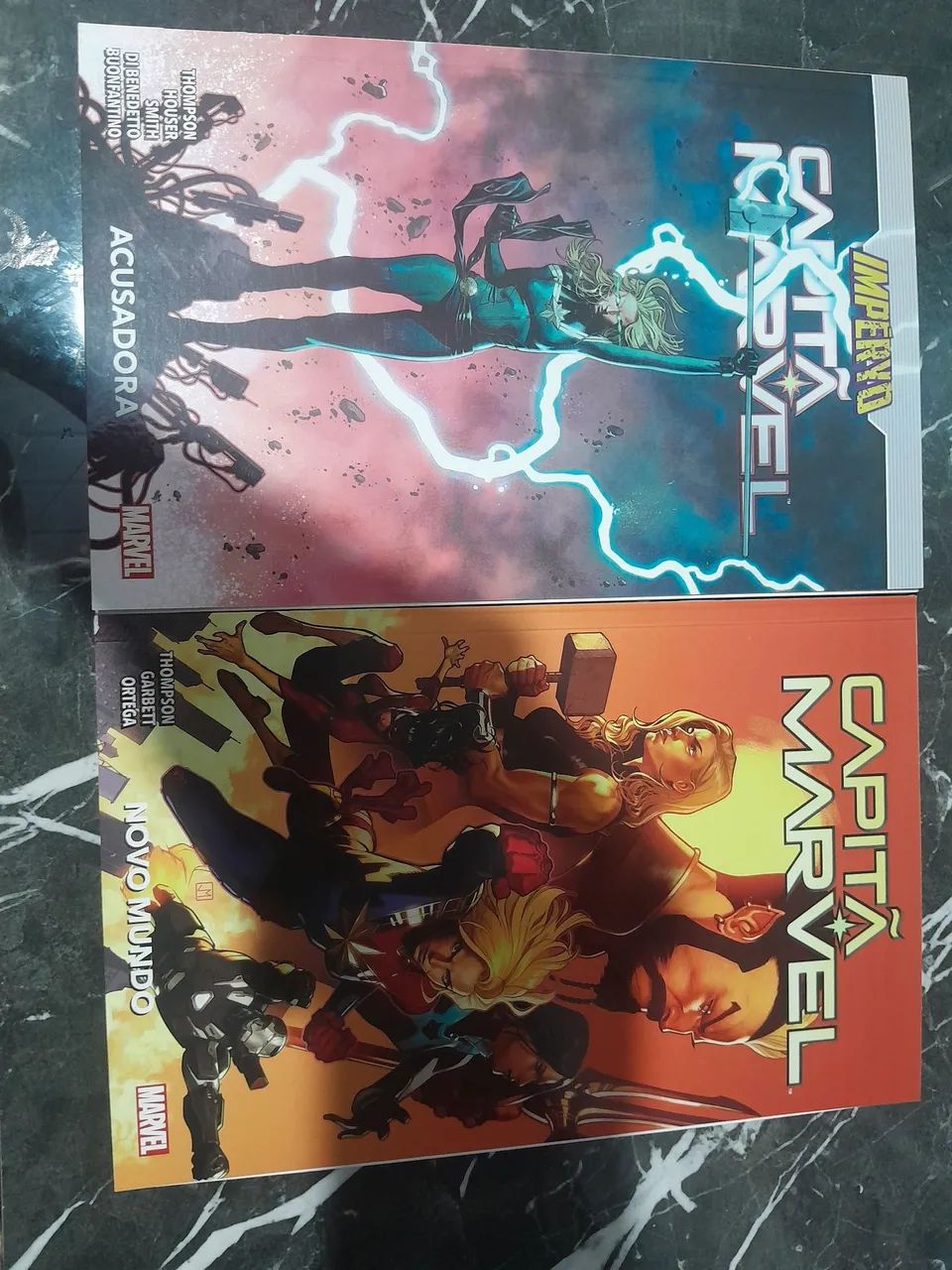 Quadrinhos de Capitã Marvel e Lanterna Verde