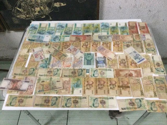 notas celulas antigas de dinheiro